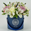 Mėlyna gėlių dėžutė Veronika Gėlių dėžutės Gėlių Pristatymas į namus Vilniuje Beatričės Gėlių Namai