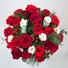 Красный зимний букет, доставка цветов в Вильнюсе Beatričės Gėlių Namai