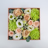 Цветочная коробочка Charmant доставка цветов и букетов в Вильнюсе Beatričės Gėlių Namai