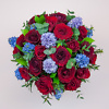 Букет роз с гиацинтами, доставка цветов в Вильнюсе Beatričės Gėlių Namai